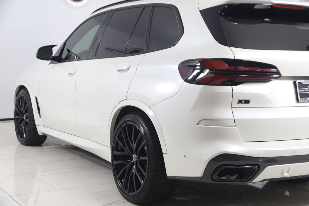 Used 2022 BMW X5 M50i w/ Executive Package AWD/4WD image 29