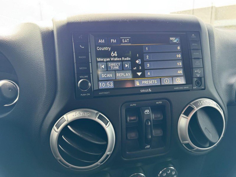 Used 2017 Jeep Wrangler Unlimited Sahara w/ Dual Top Group AWD/4WD image 19