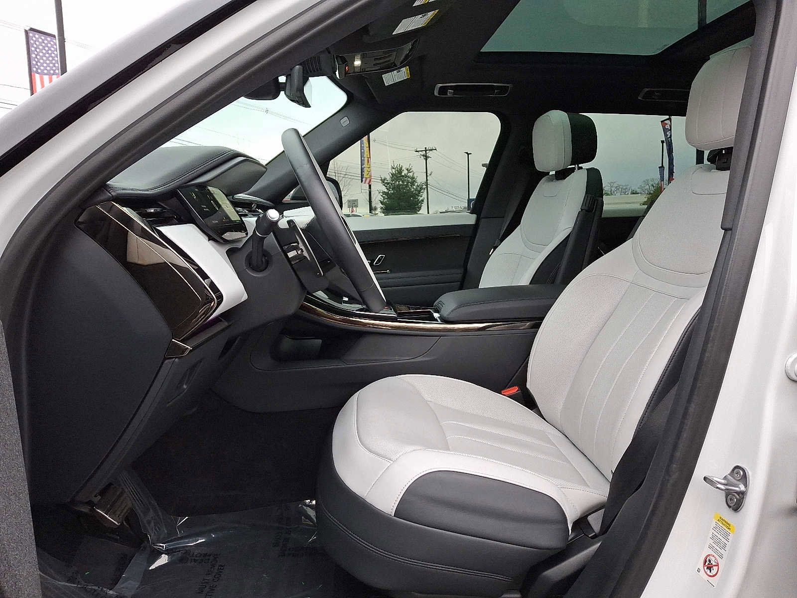 Used 2024 Land Rover Range Rover Sport Dynamic SE image 13