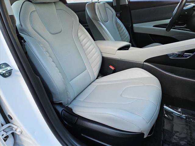 Used 2024 Hyundai Elantra Limited FWD image 22