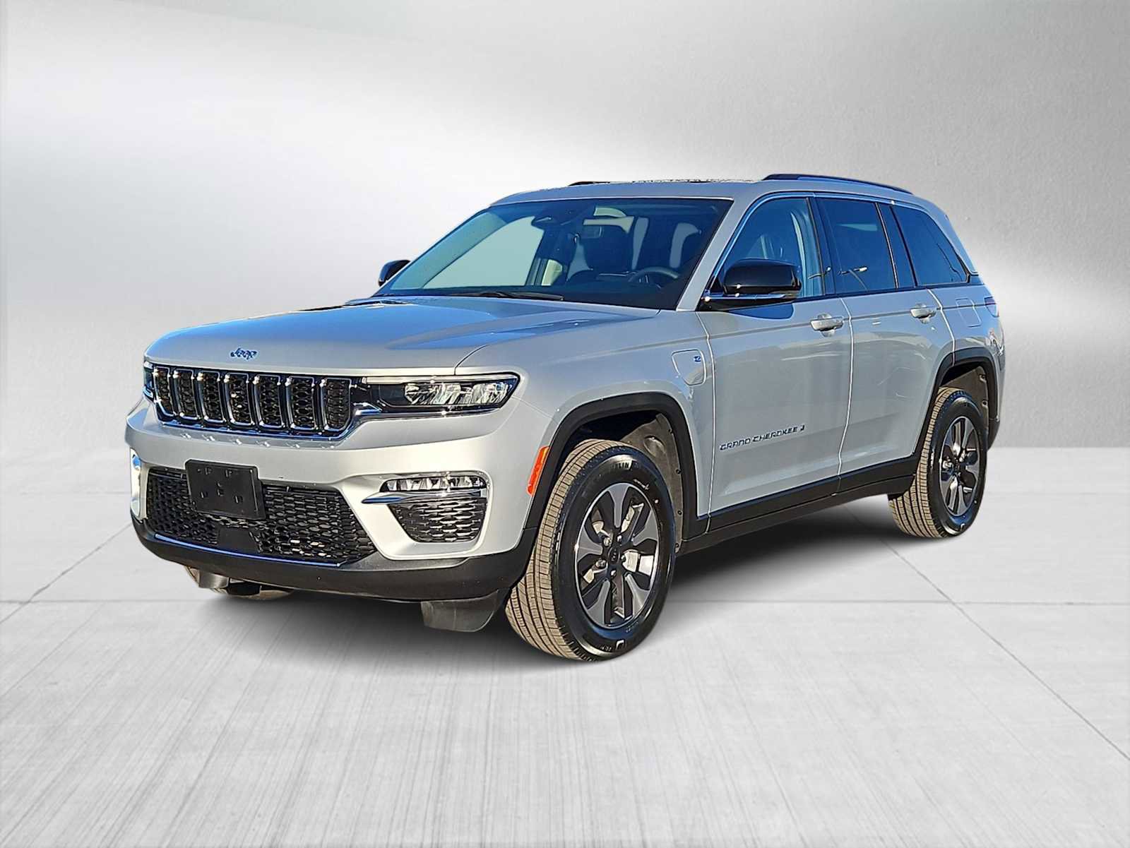 Used 2022 Jeep Grand Cherokee Limited 4xe image 4