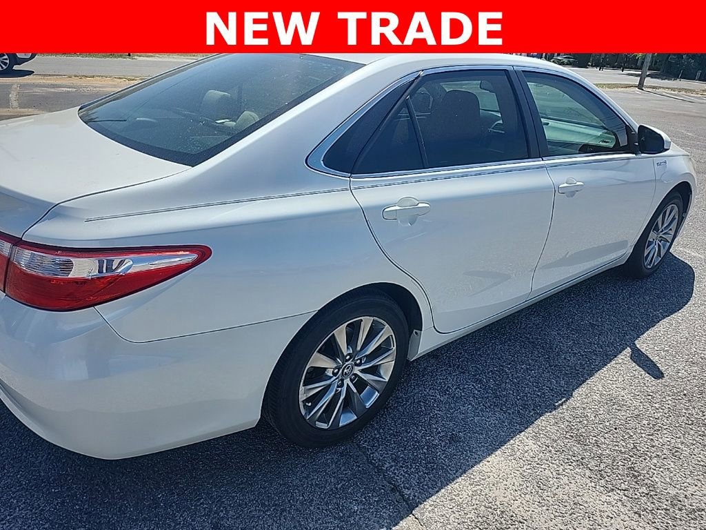 Used 2017 Toyota Camry XLE image 3
