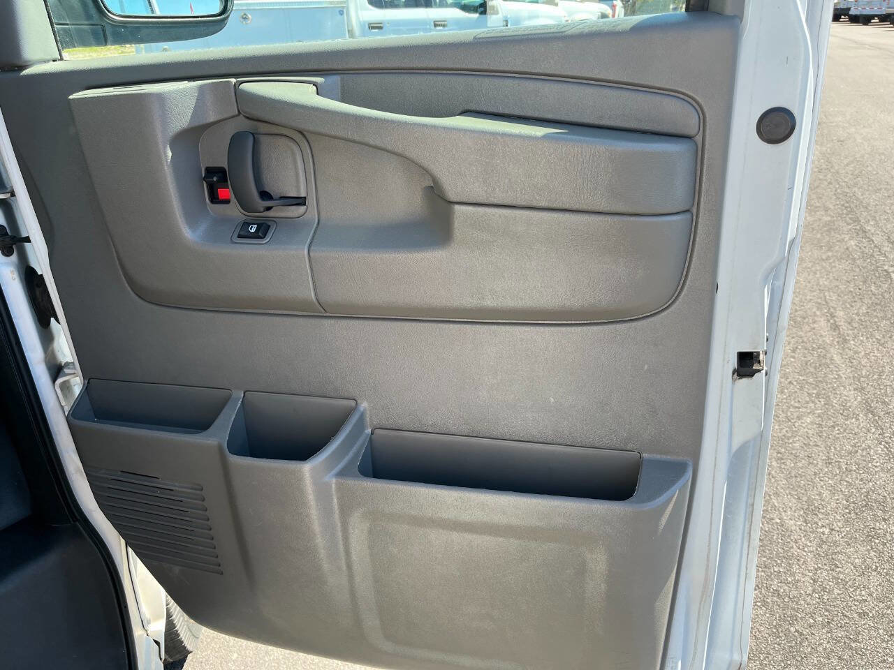 Used 2015 Chevrolet Express 2500 RWD image 14