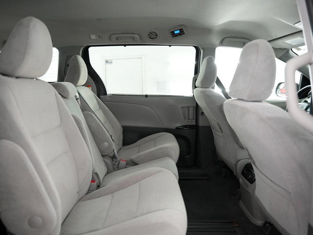 Used 2020 Toyota Sienna LE FWD image 36