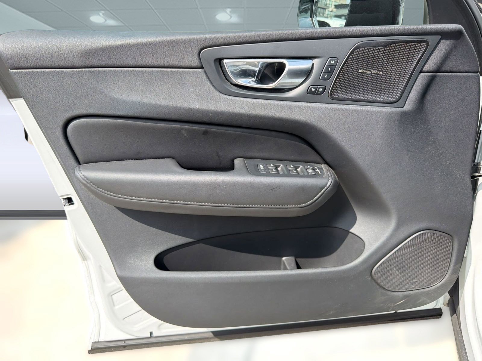 Used 2023 Volvo XC60 B5 Plus w/ Climate Package AWD/4WD image 19