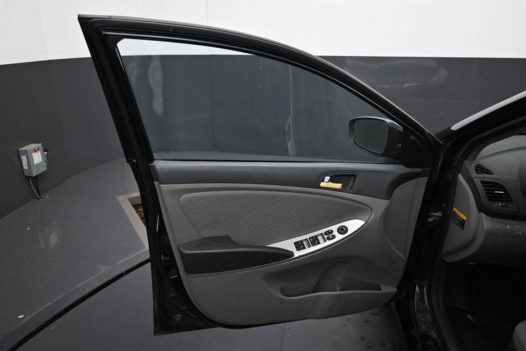 Used 2013 Hyundai Accent GLS w/ Premium Pkg FWD image 15