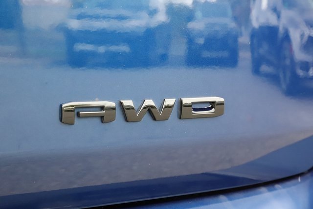 Used 2023 GMC Terrain SLE w/ Driver Convenience Package image 6