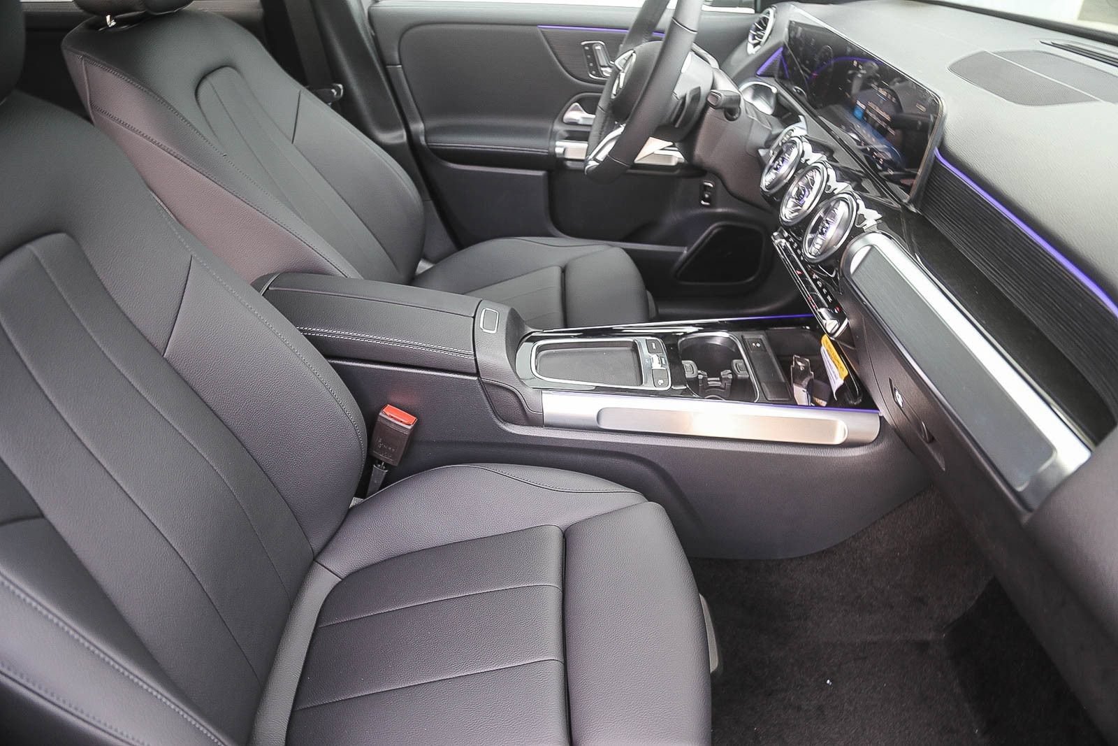 New 2026 Mercedes-Benz GLB 250 4MATIC image 16