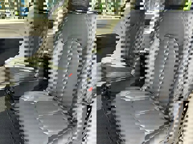 New 2023 Chrysler Pacifica Touring-L image 11