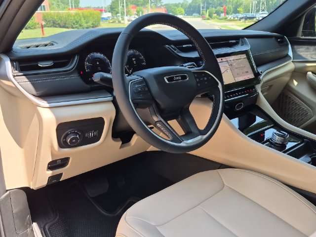 New 2026 Jeep Grand Cherokee Limited w/ Limited Altitude Package AWD/4WD image 29