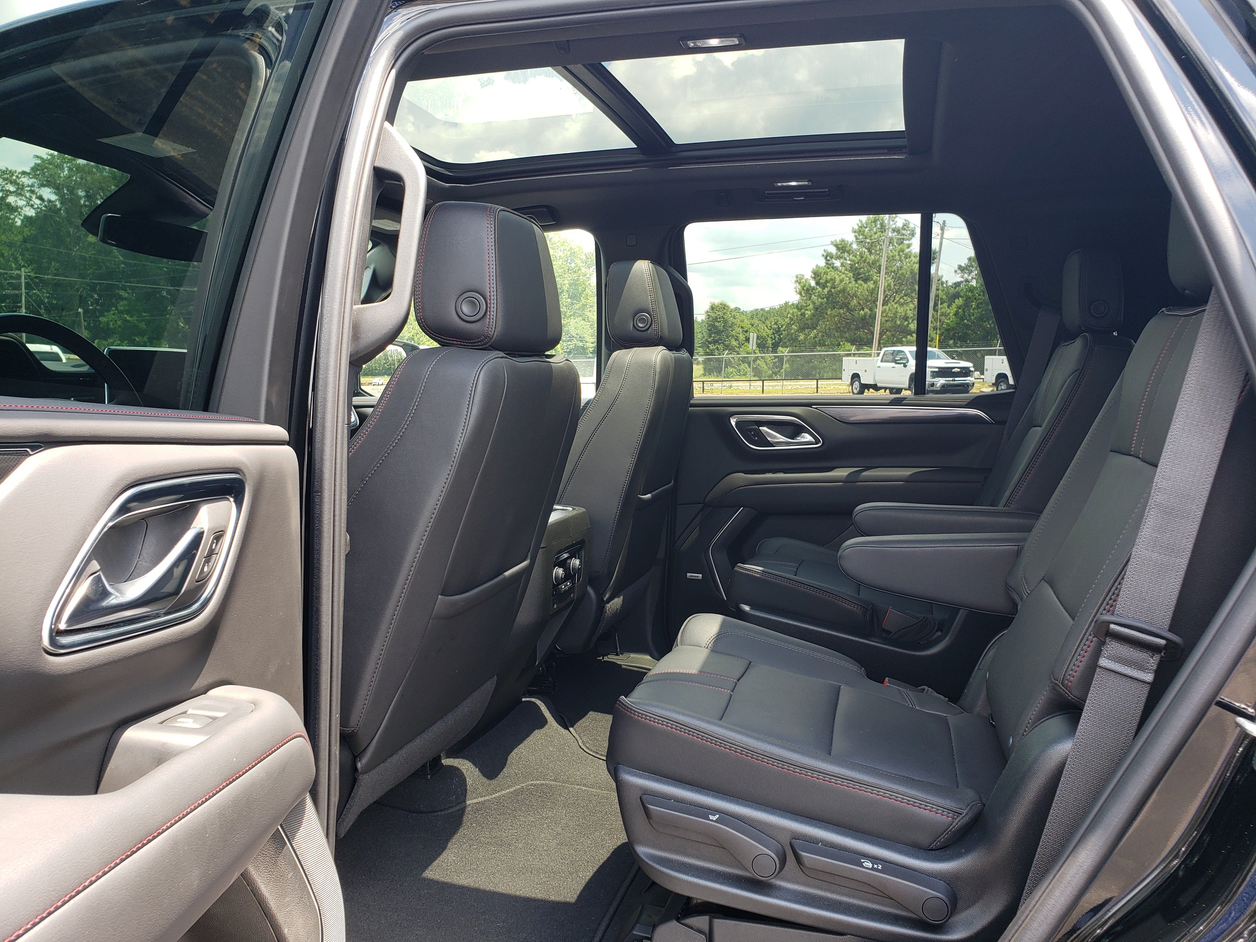 Used 2023 Chevrolet Tahoe RST w/ Luxury Package RWD image 32