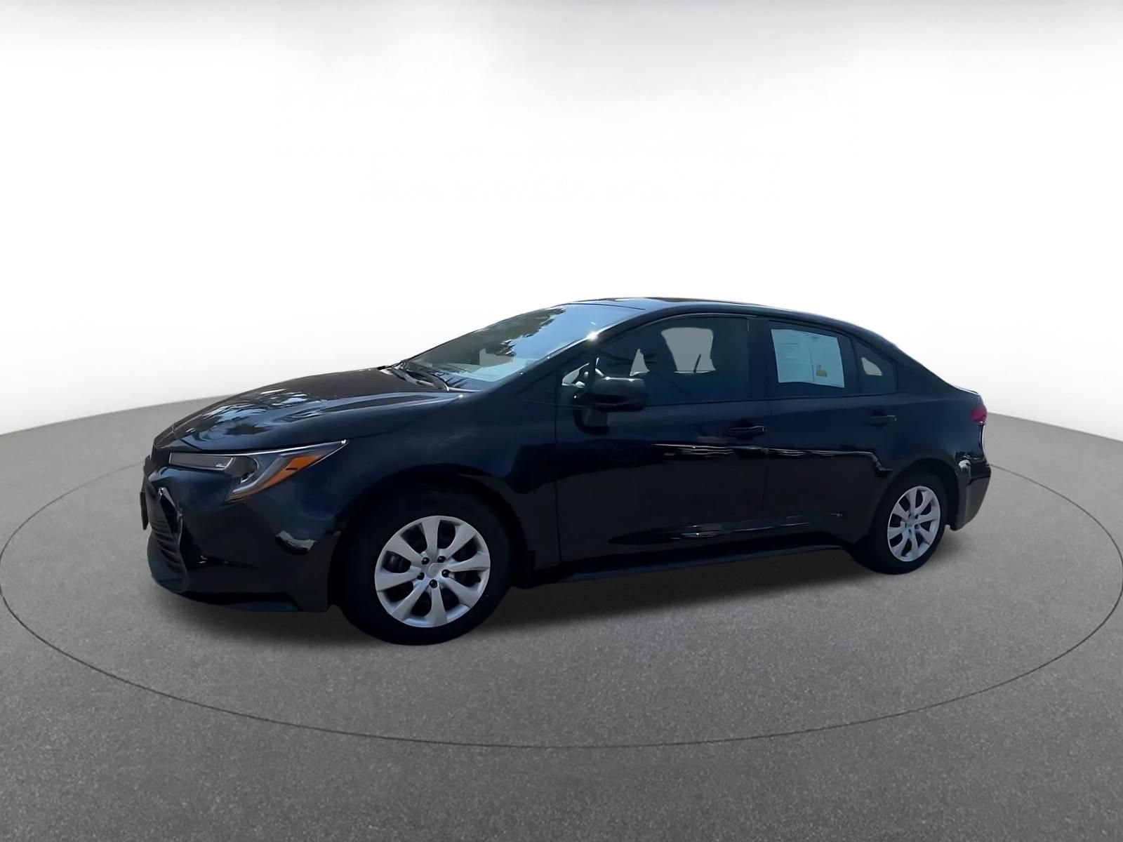 Used 2025 Toyota Corolla LE FWD image 8