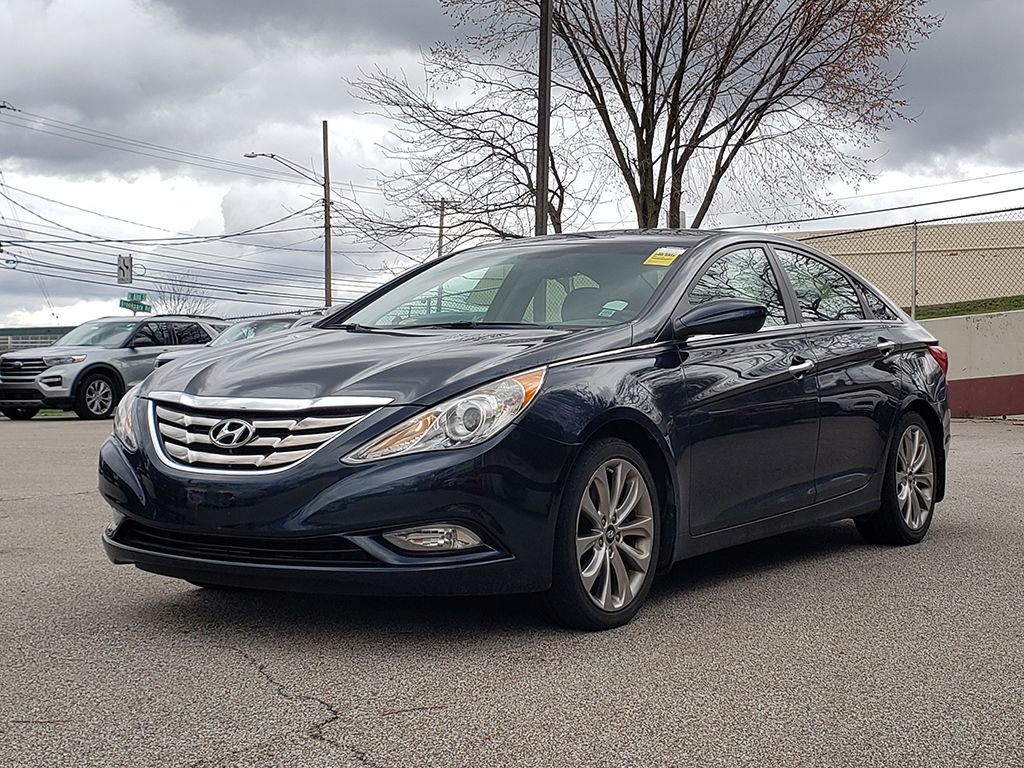 Used 2013 Hyundai Sonata SE image 1