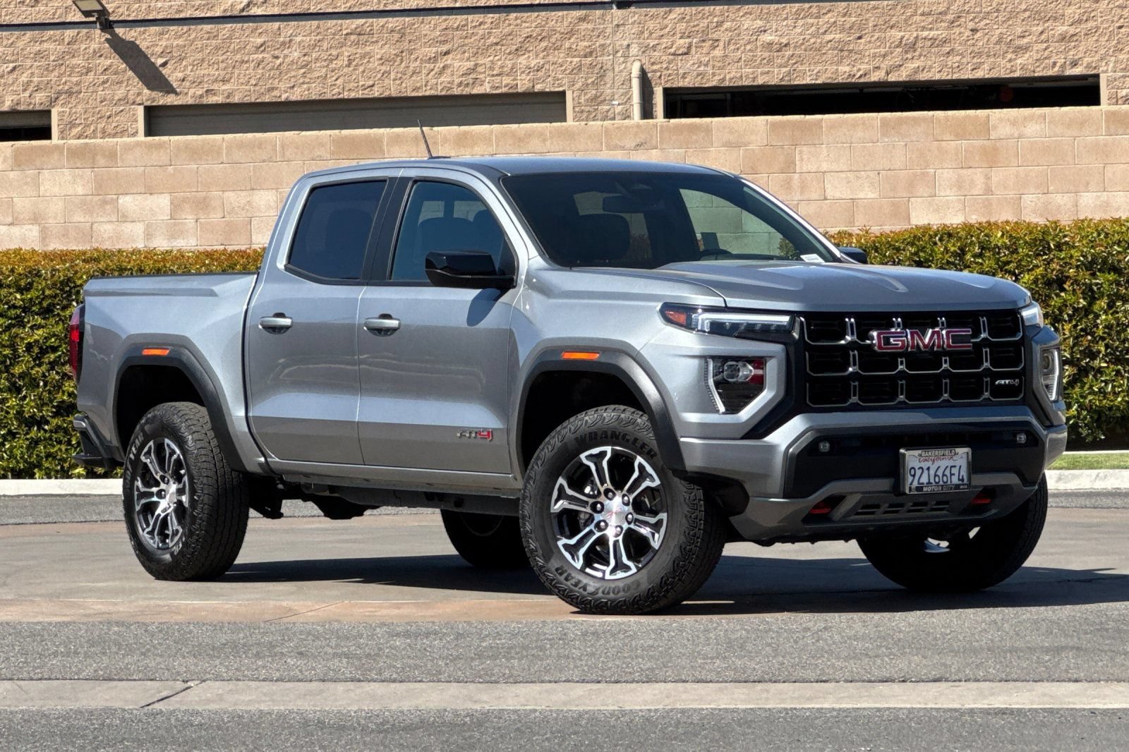 Certified 2025 GMC Canyon AT4 AWD/4WD image 2