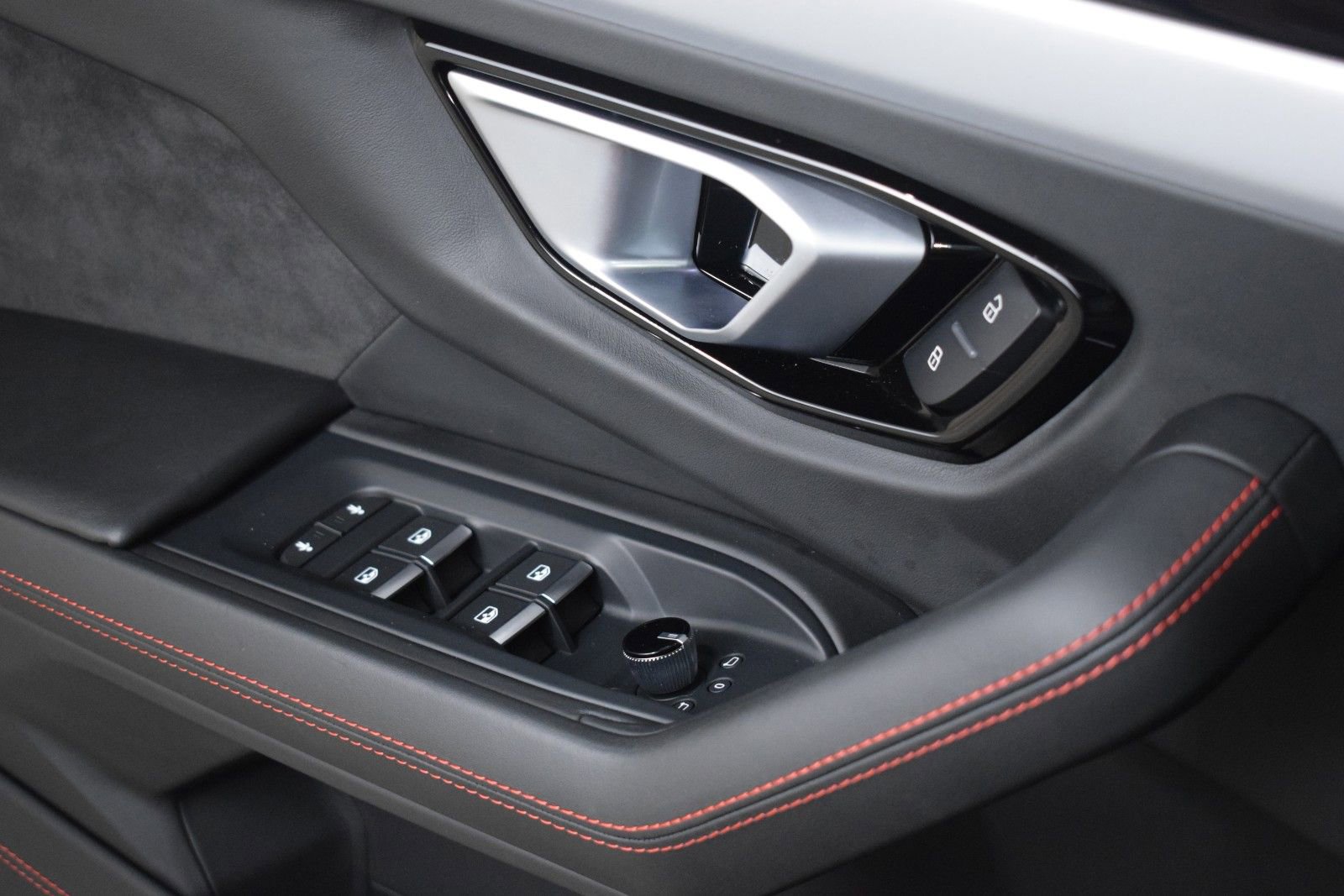 Used 2019 Lamborghini Urus AWD/4WD image 39