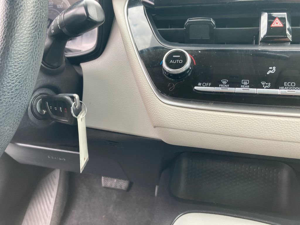 Used 2022 Toyota Corolla LE FWD image 21