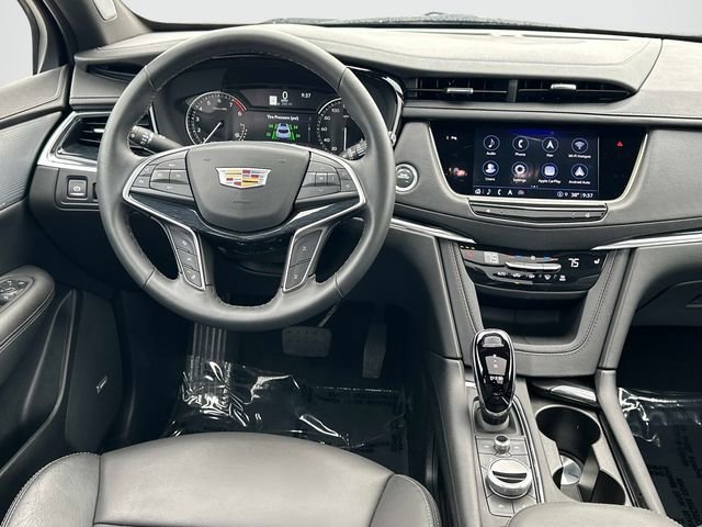 Used 2025 Cadillac XT5 Premium Luxury image 2