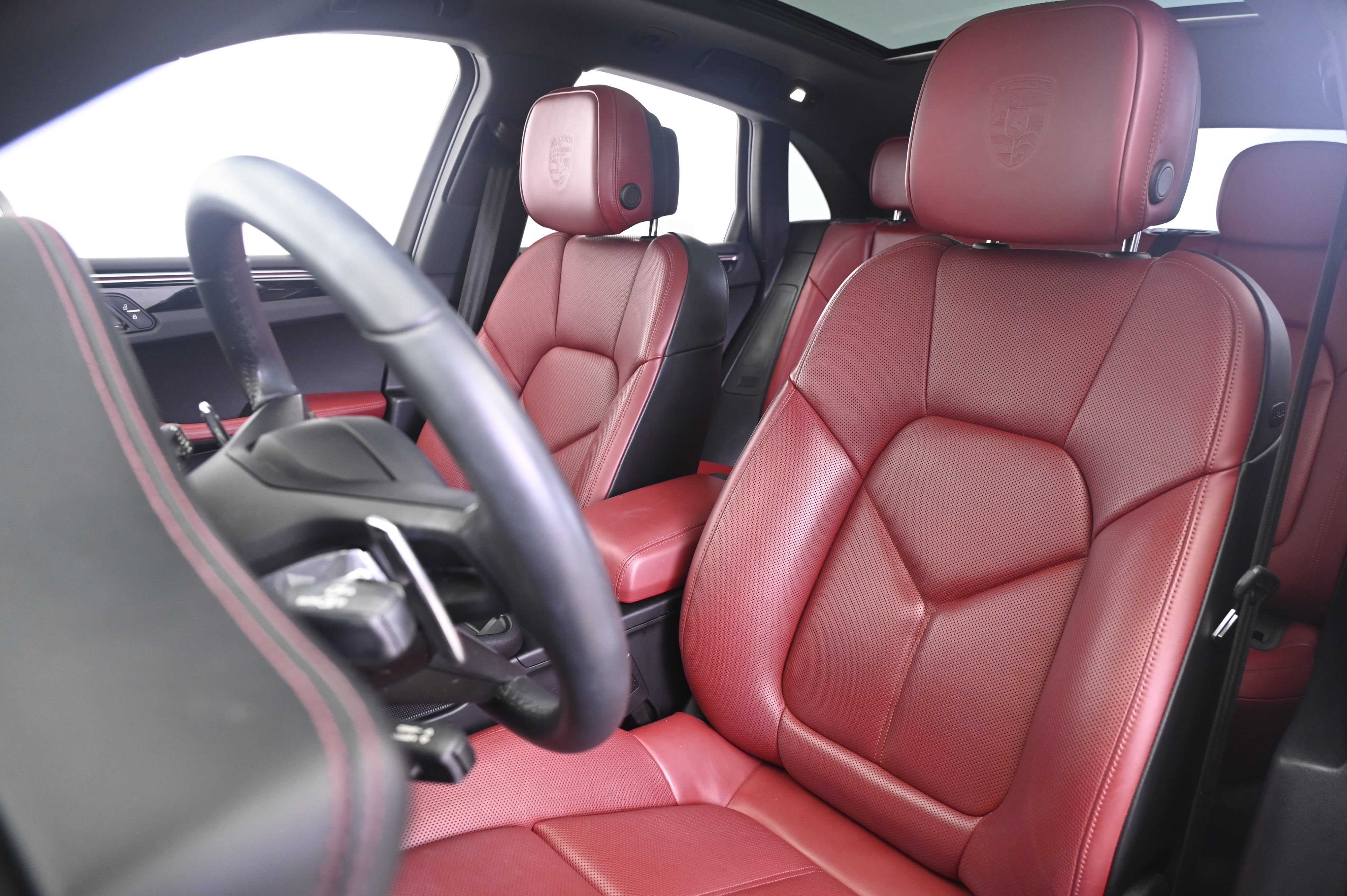 Certified 2023 Porsche Macan AWD/4WD image 5