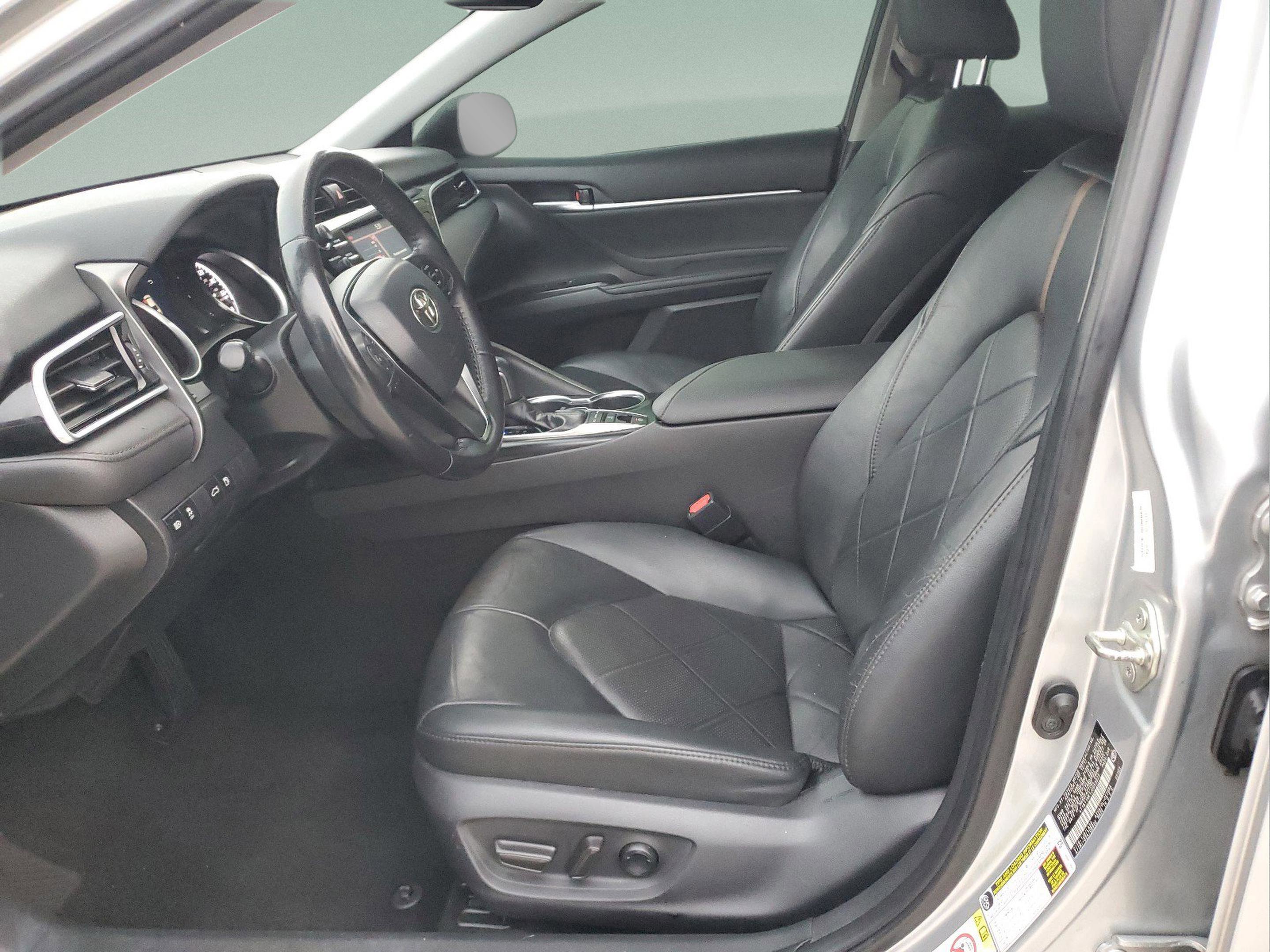 Used 2018 Toyota Camry XLE image 19