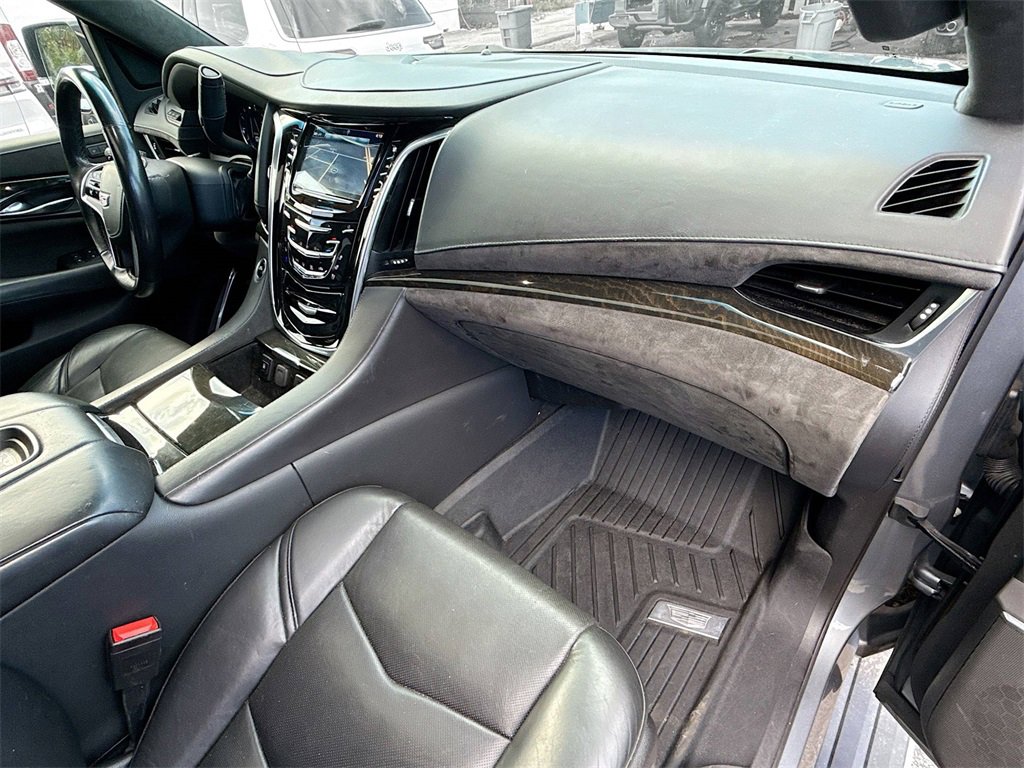 Used 2019 Cadillac Escalade ESV Platinum image 34