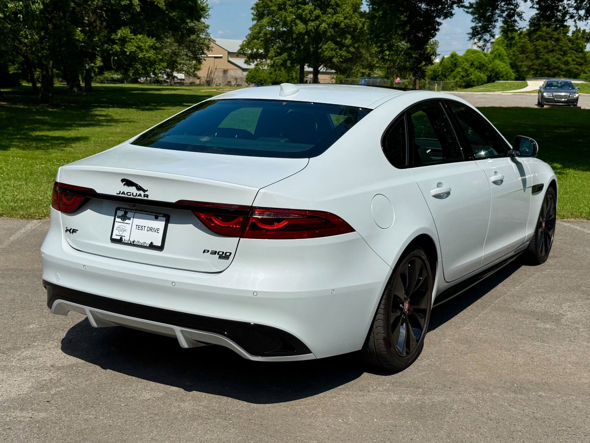 Used 2021 Jaguar XF R-Dynamic SE image 3