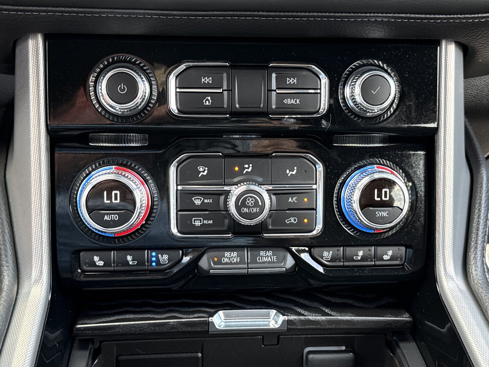 Used 2024 GMC Yukon Denali AWD/4WD image 34