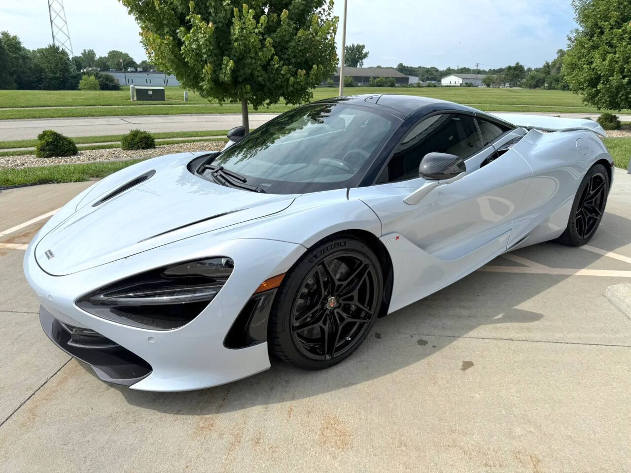 Used 2018 McLaren 720S RWD image 3