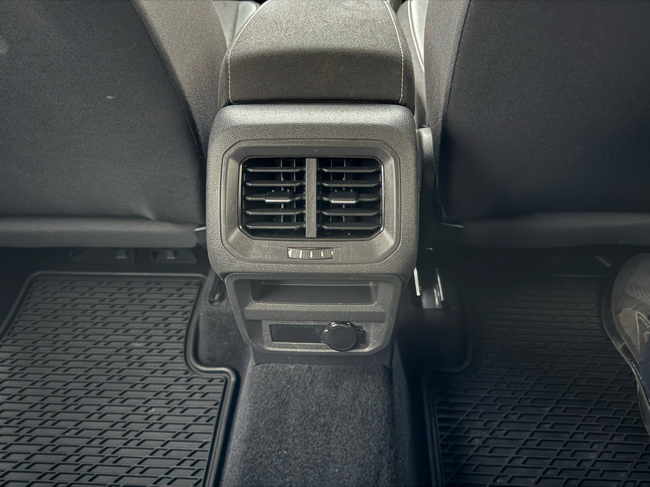 Used 2021 Volkswagen Tiguan S image 24