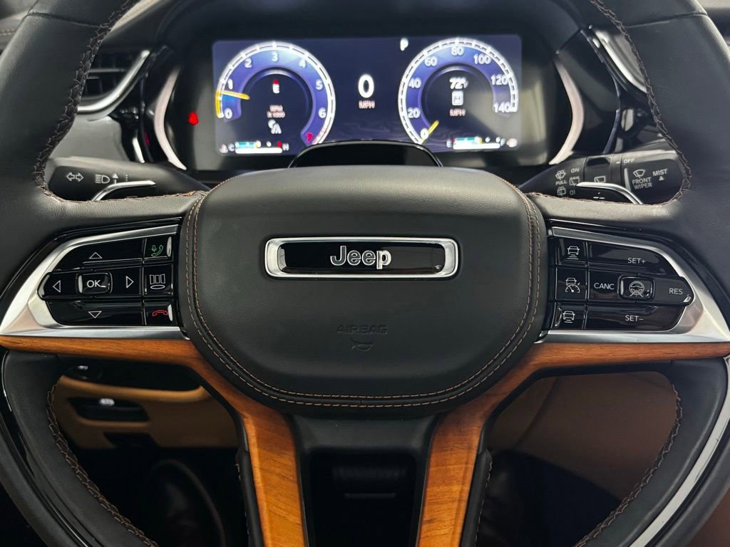 Used 2025 Jeep Grand Cherokee Summit AWD/4WD image 17