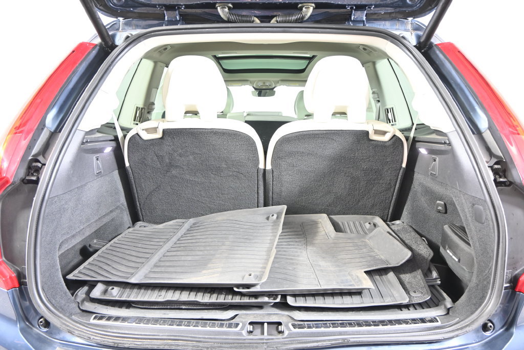Used 2023 Volvo XC90 B6 Plus w/ Protection Package Premier AWD/4WD image 17