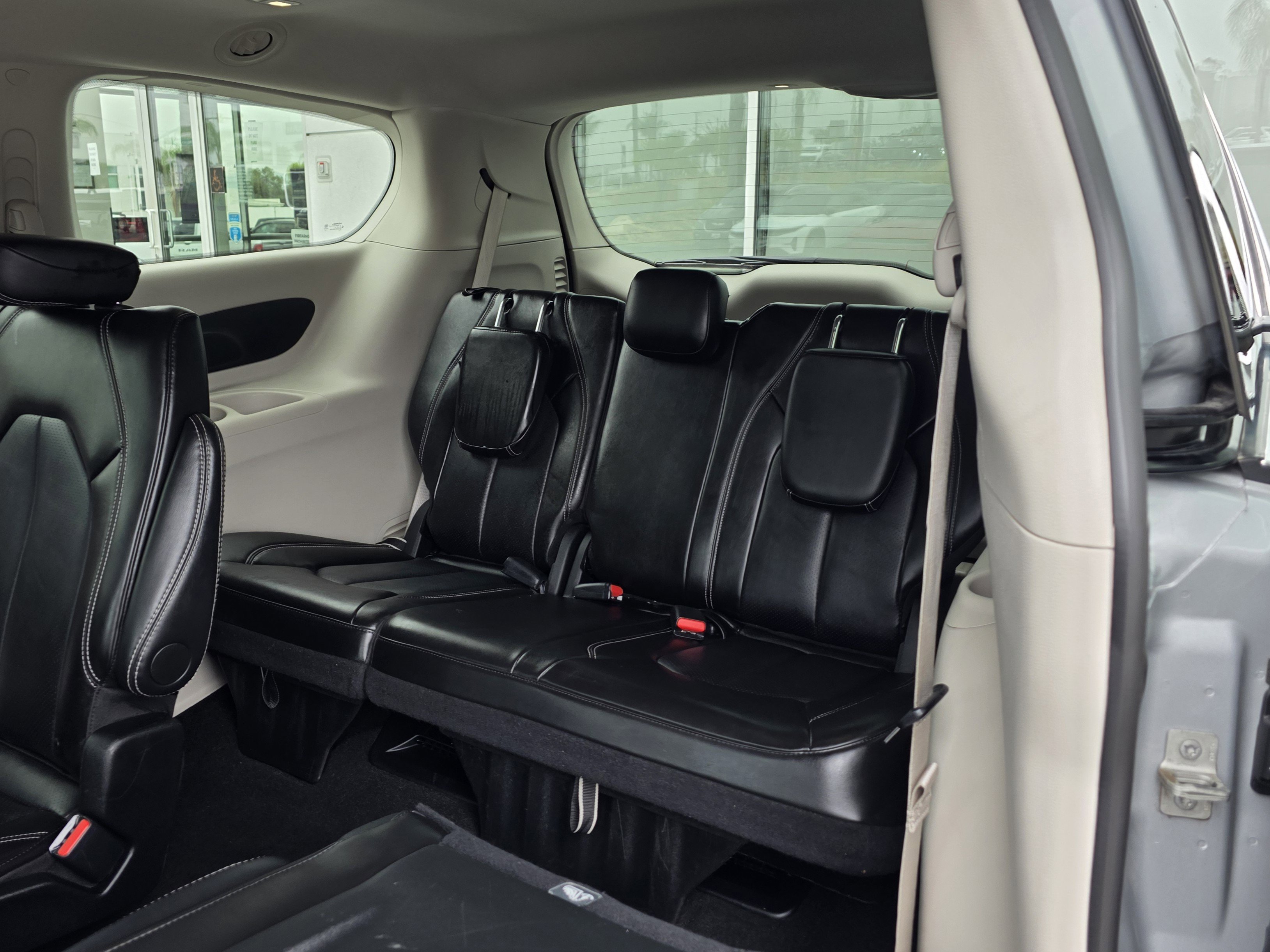 Certified 2024 Chrysler Pacifica Touring-L image 20