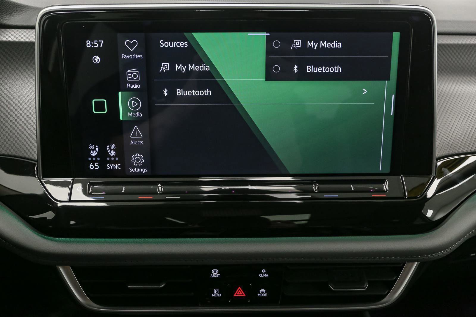 Certified 2025 Volkswagen Atlas Peak Edition SE AWD/4WD image 32