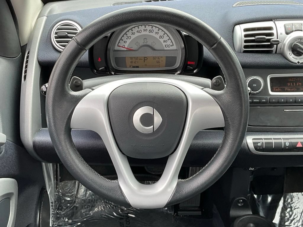 Used 2013 smart fortwo passion RWD image 23