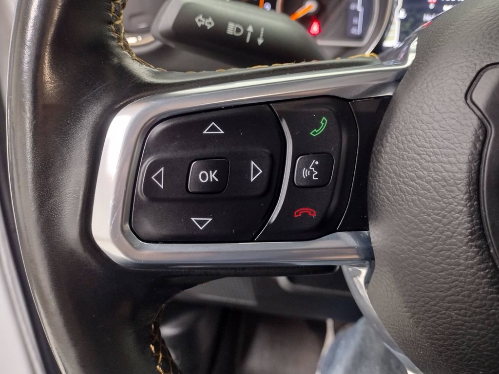 Used 2020 Jeep Wrangler Unlimited Sahara image 32