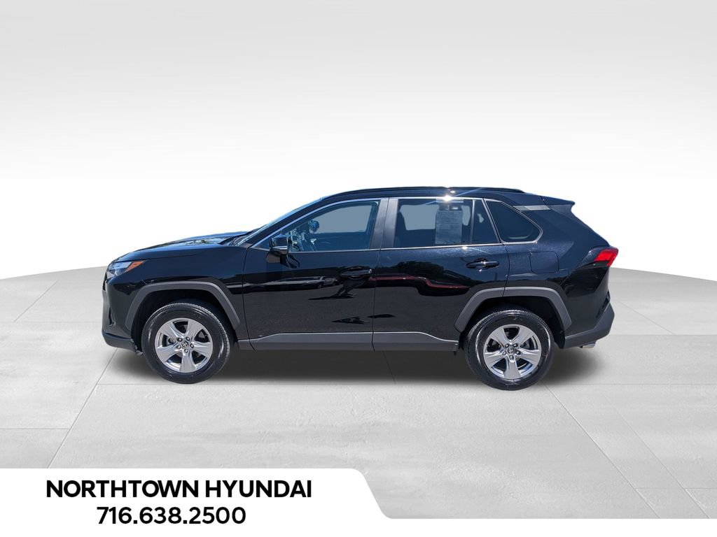 Used 2025 Toyota RAV4 XLE AWD/4WD image 2