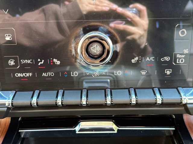 Used 2025 GMC Yukon XL Denali w/ Sun & Power Step Package AWD/4WD image 37