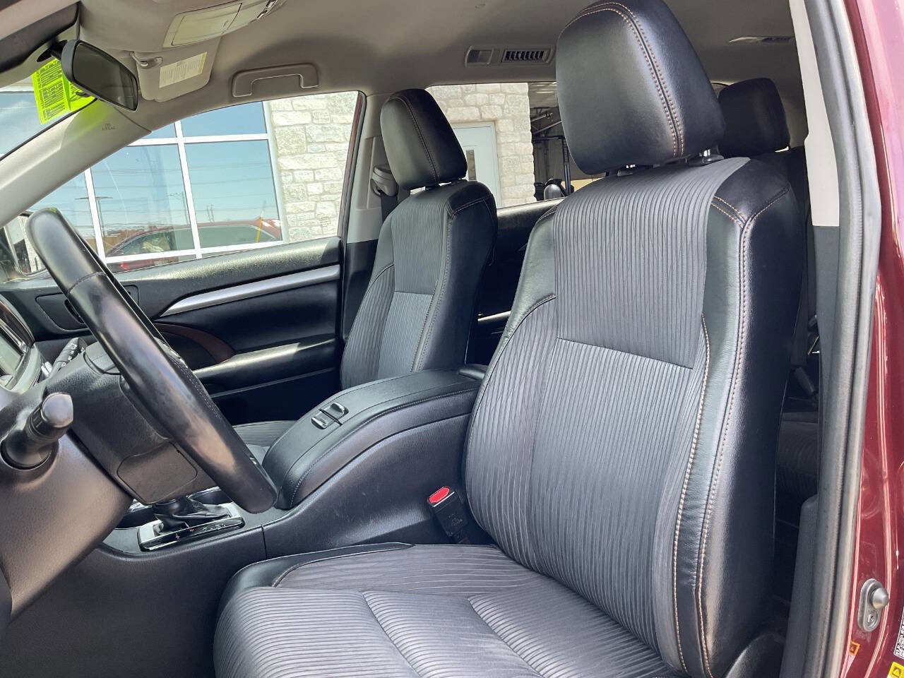 Used 2019 Toyota Highlander Plus AWD/4WD image 15