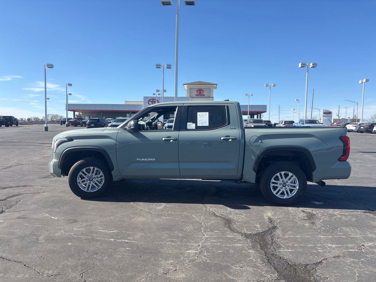 Used 2026 Toyota Tundra SR5 w/ SR5 Premium Package AWD/4WD image 4