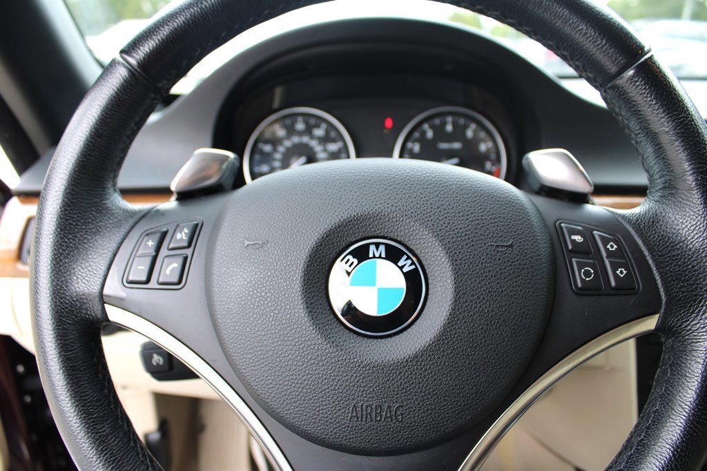 Used 2008 BMW 335i Convertible image 27