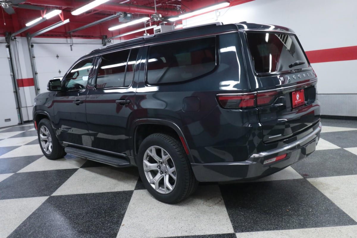 Used 2022 Jeep Wagoneer Series I w/ Premium Group I AWD/4WD image 6