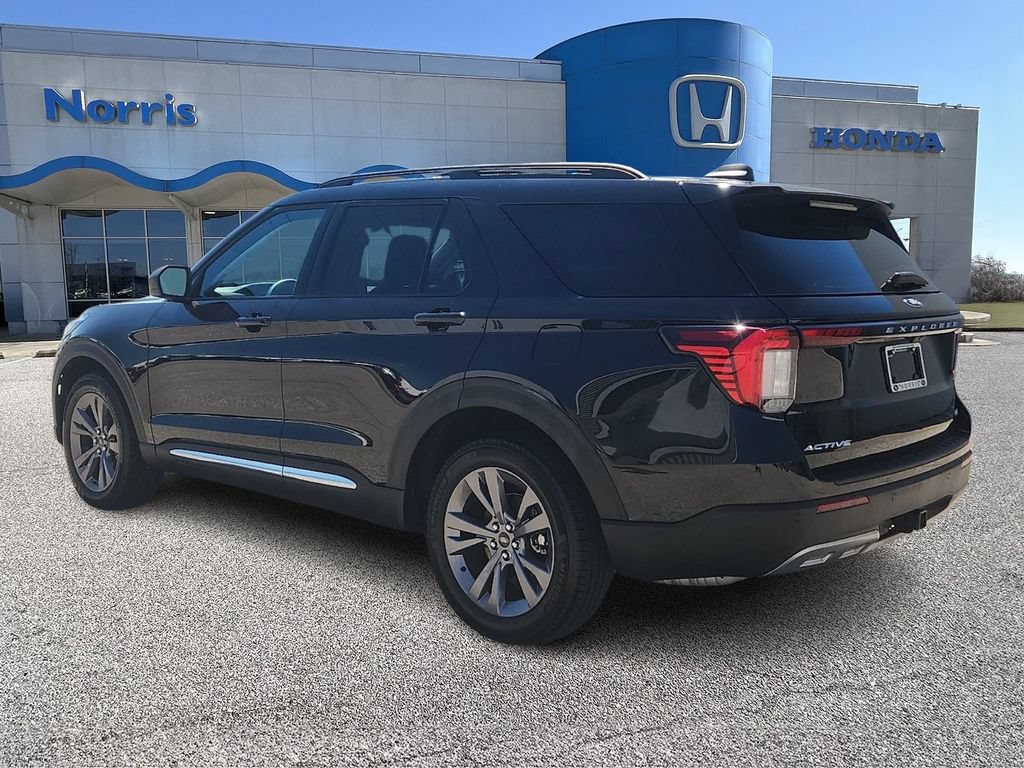 Used 2025 Ford Explorer Active w/ Active Comfort Package AWD/4WD image 3