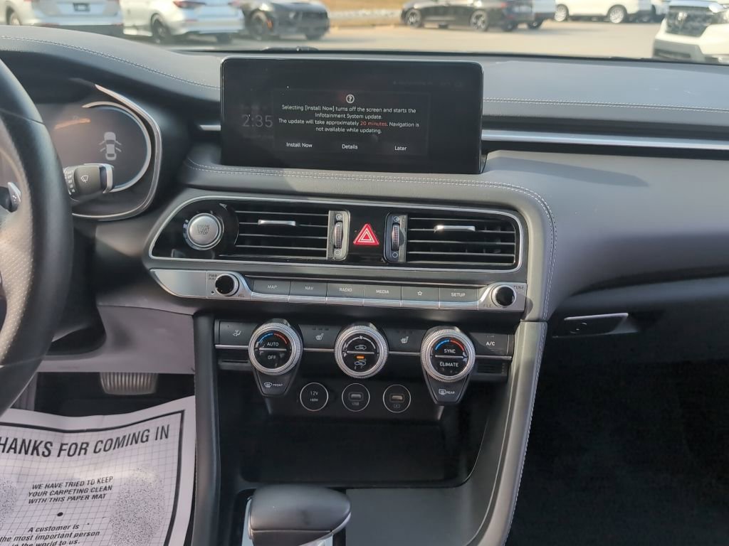 Used 2023 Genesis G70 2.0T image 17