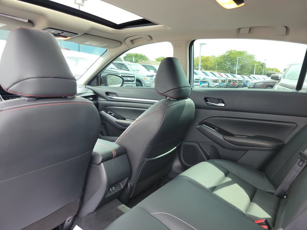 Used 2024 Nissan Altima 2.5 SR w/ SR Premium Package FWD image 16