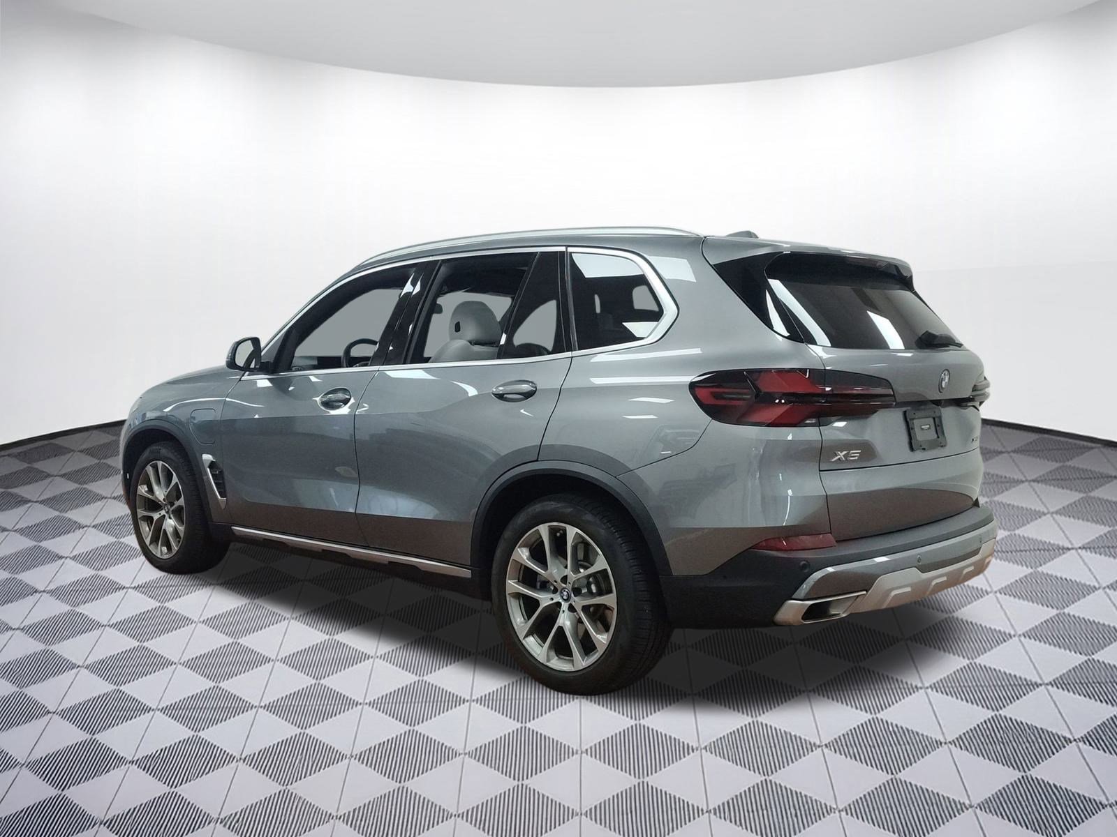 Certified 2024 BMW X5 xDrive50e image 3