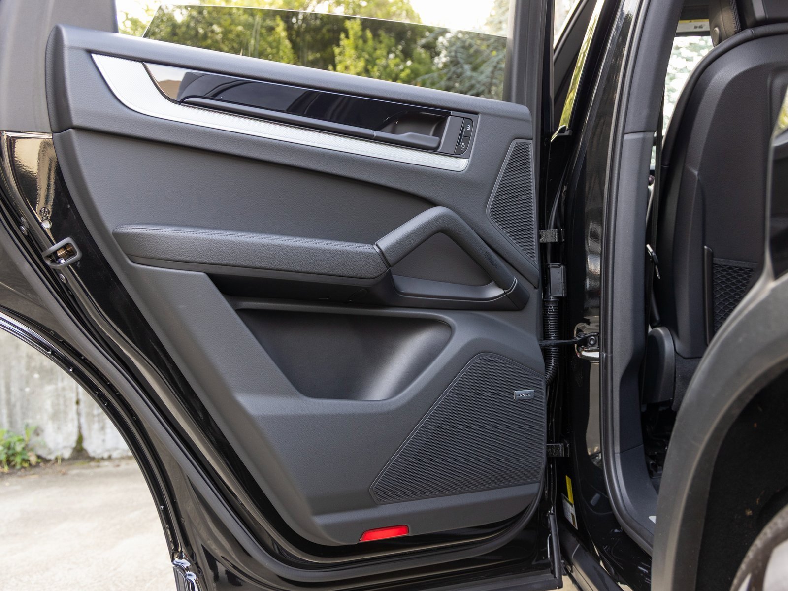 Certified 2025 Porsche Cayenne image 40