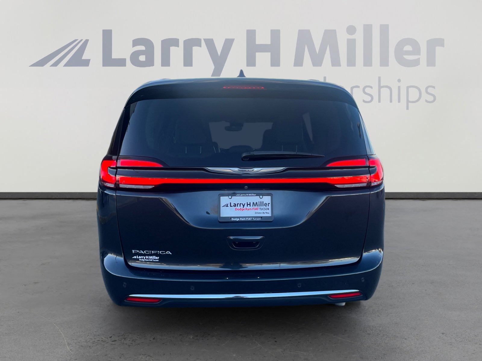 Used 2021 Chrysler Pacifica Touring-L image 4