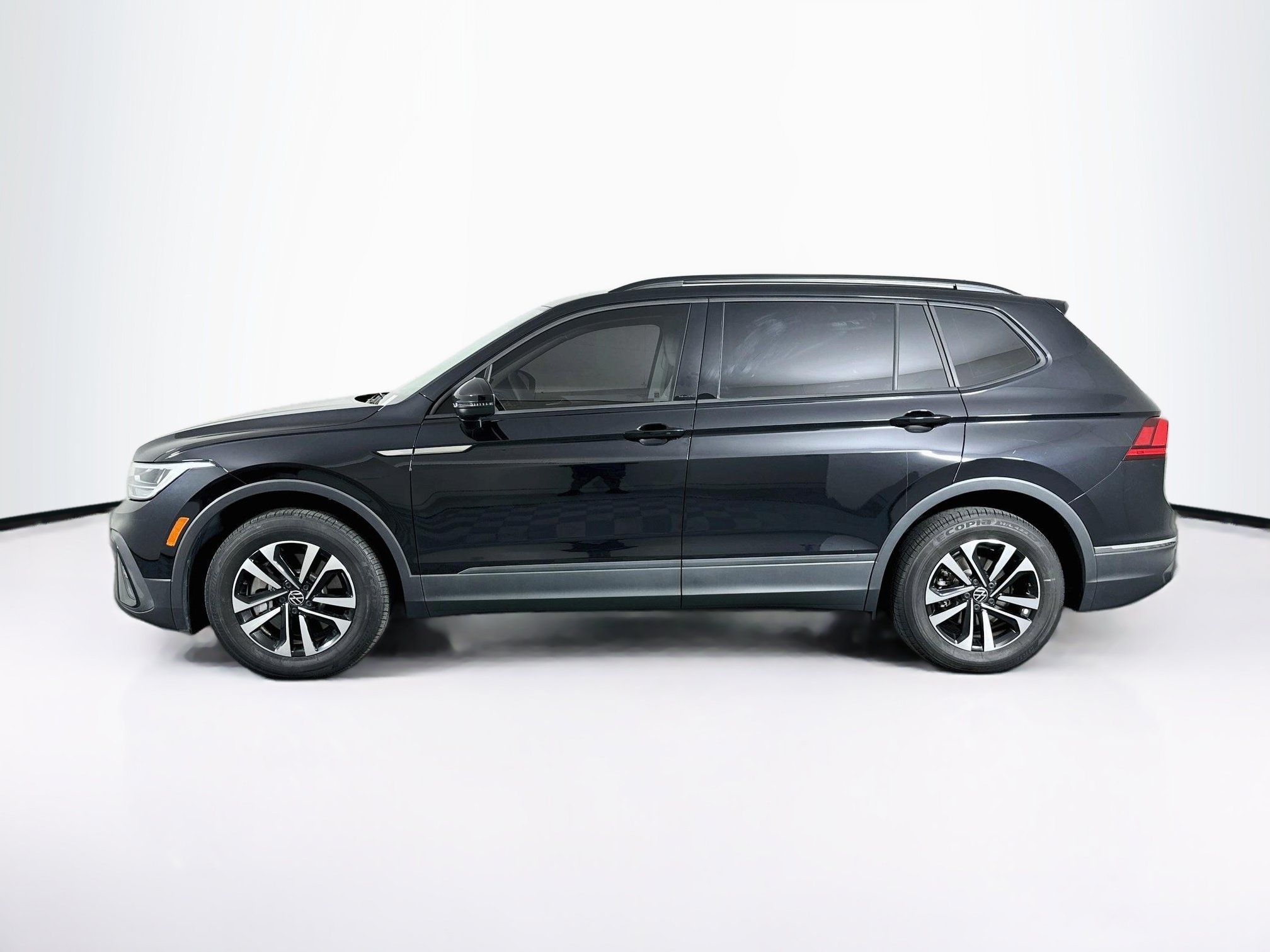 Used 2023 Volkswagen Tiguan S FWD image 4