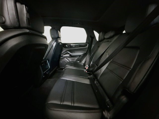 Used 2023 Porsche Cayenne w/ Premium Package AWD/4WD image 23