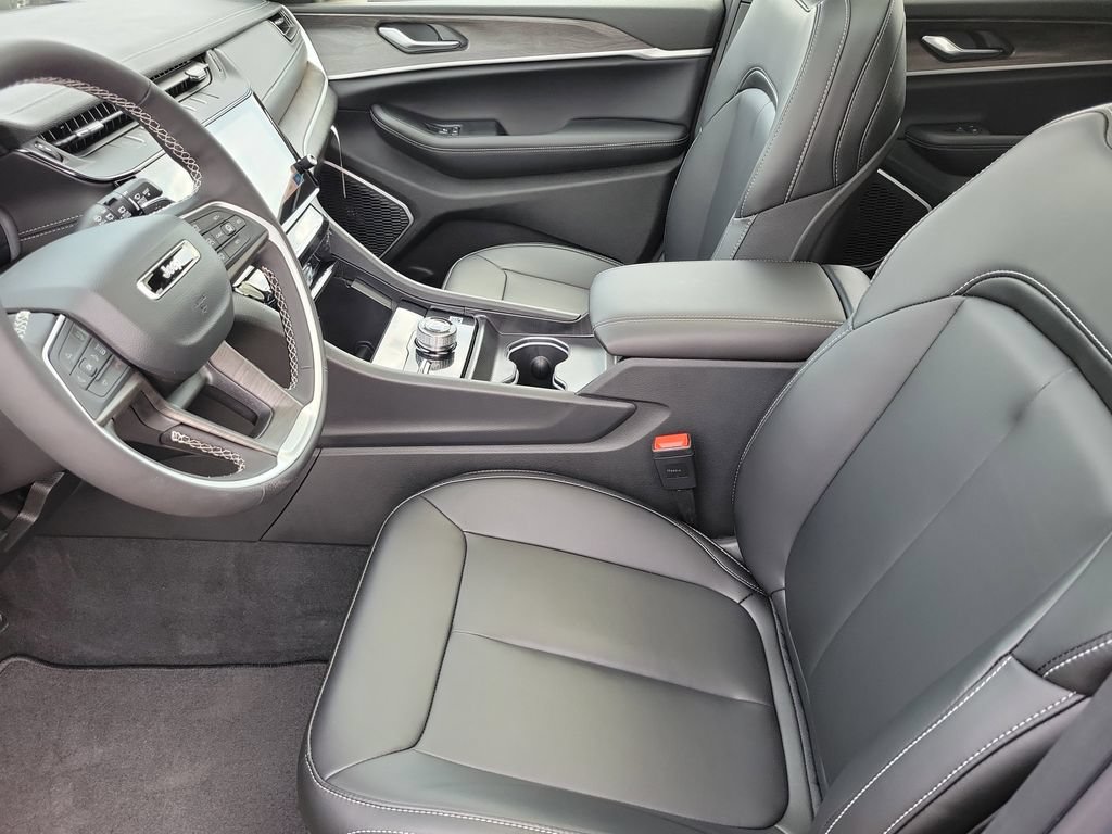 New 2026 Jeep Grand Cherokee L Limited w/ Limited Altitude Package AWD/4WD image 19