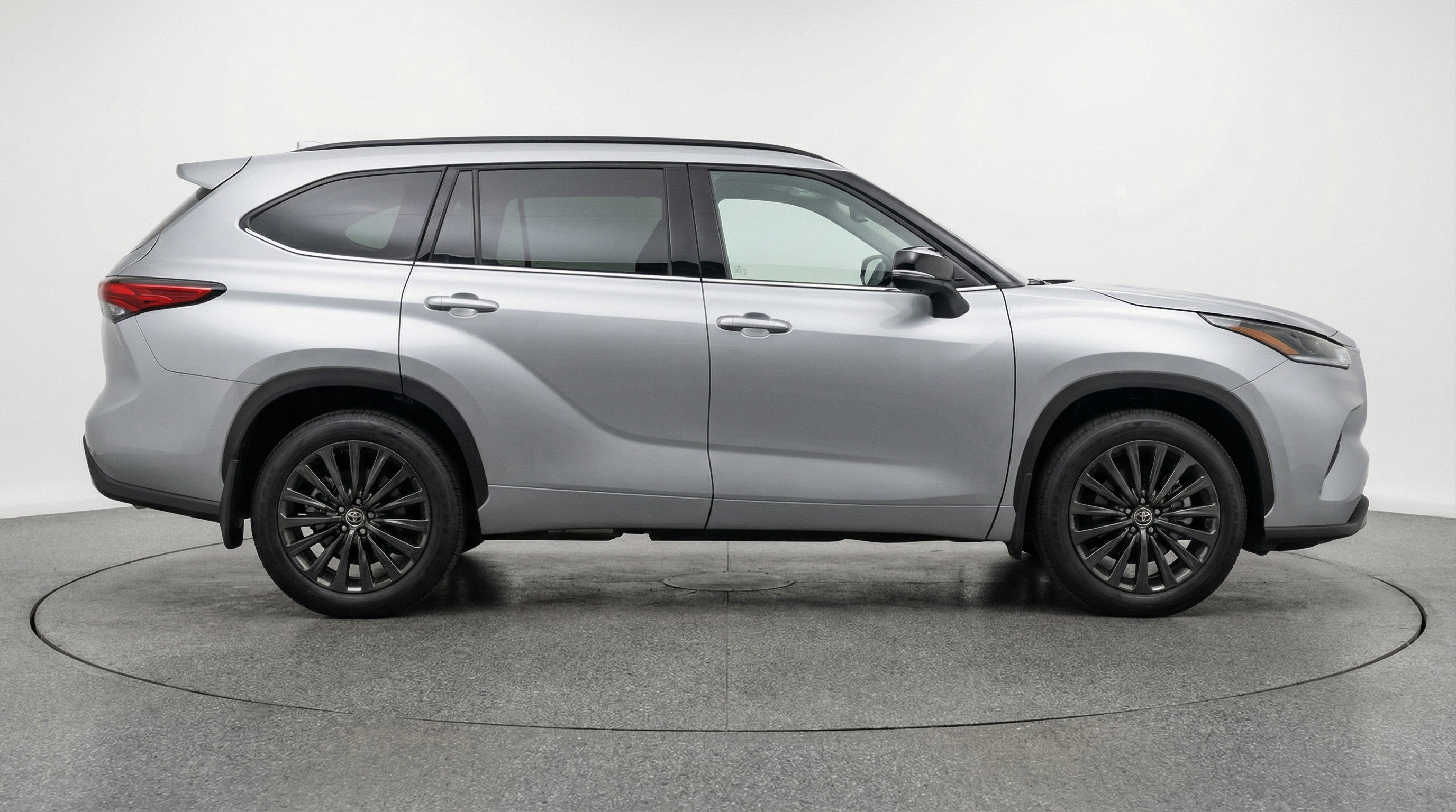 Used 2025 Toyota Highlander XSE image 11